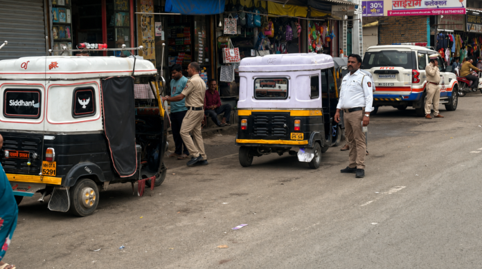 पंढरपुरात अनधिकृत रिक्षांवर संयुक्त कारवाई
