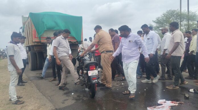 बहिणीला कॉलेजला सोडून निघालेल्या भावाचा अपघाती मृत्यू